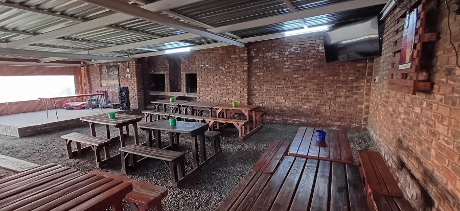 7 Bedroom Property for Sale in Harpington A H North West